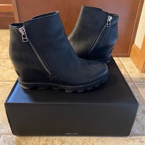 WOMEN'S JOAN OF ARCTIC™ WEDGE II ZIP BOOTIE